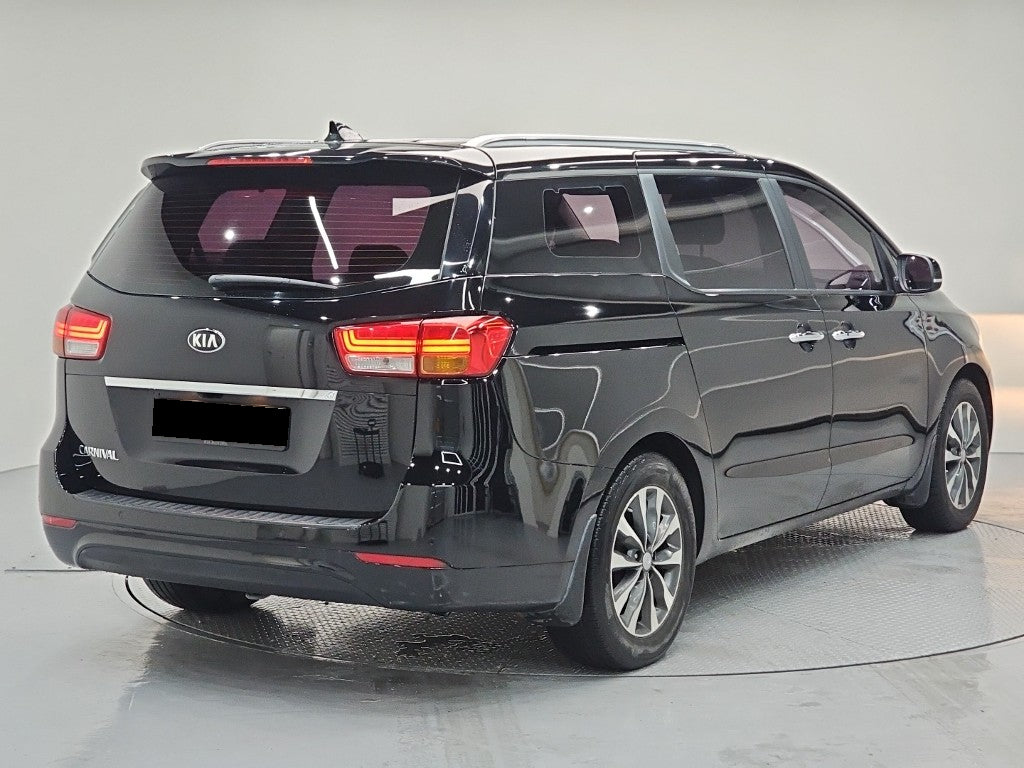 Kia Carnival — photo 04