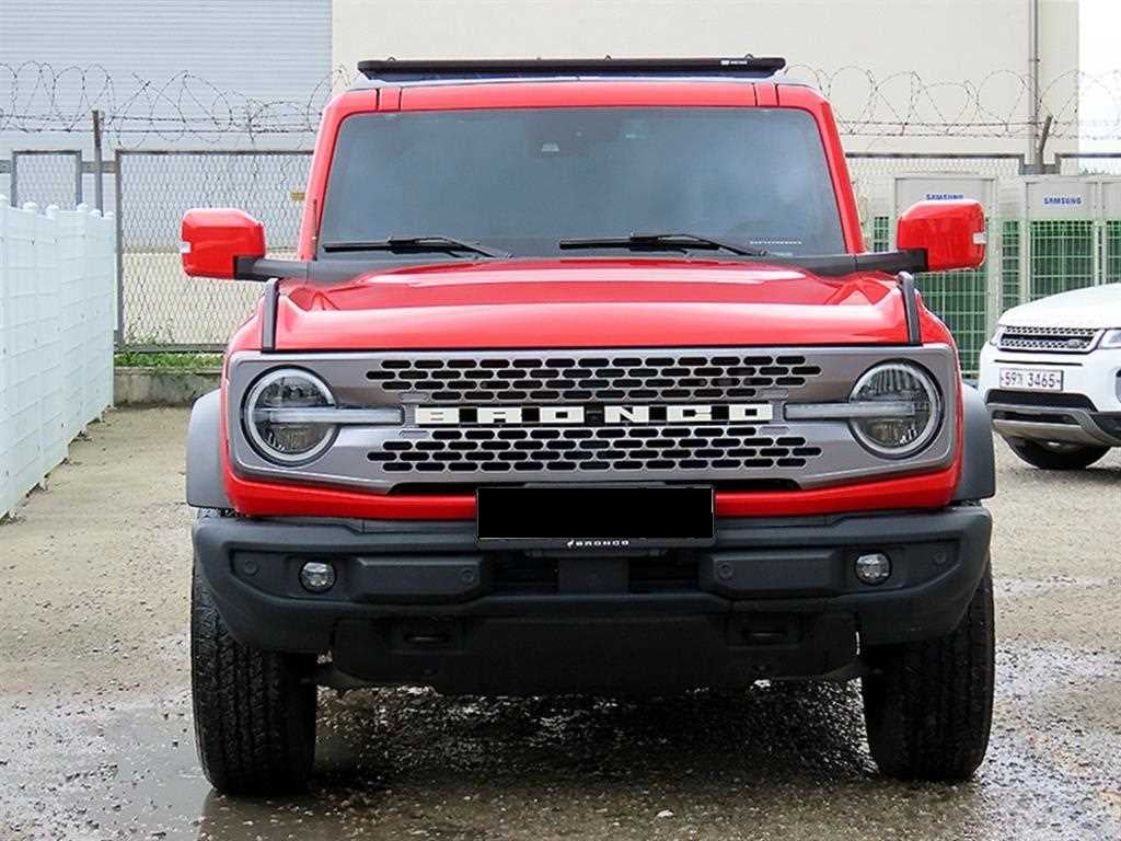 Ford Bronco — photo 01