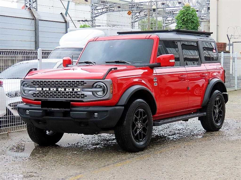 Ford Bronco — photo 02