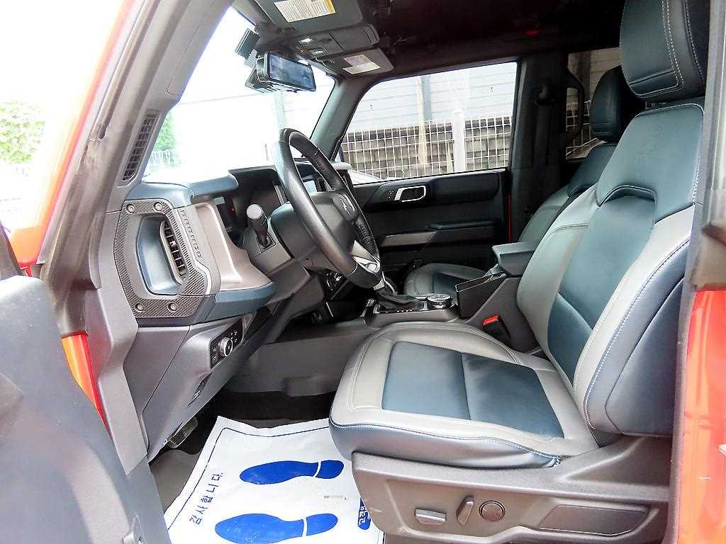 Ford Bronco — photo 05