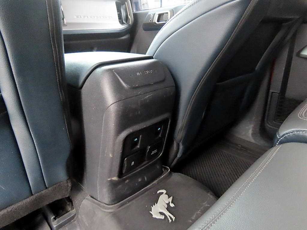 Ford Bronco — photo 16