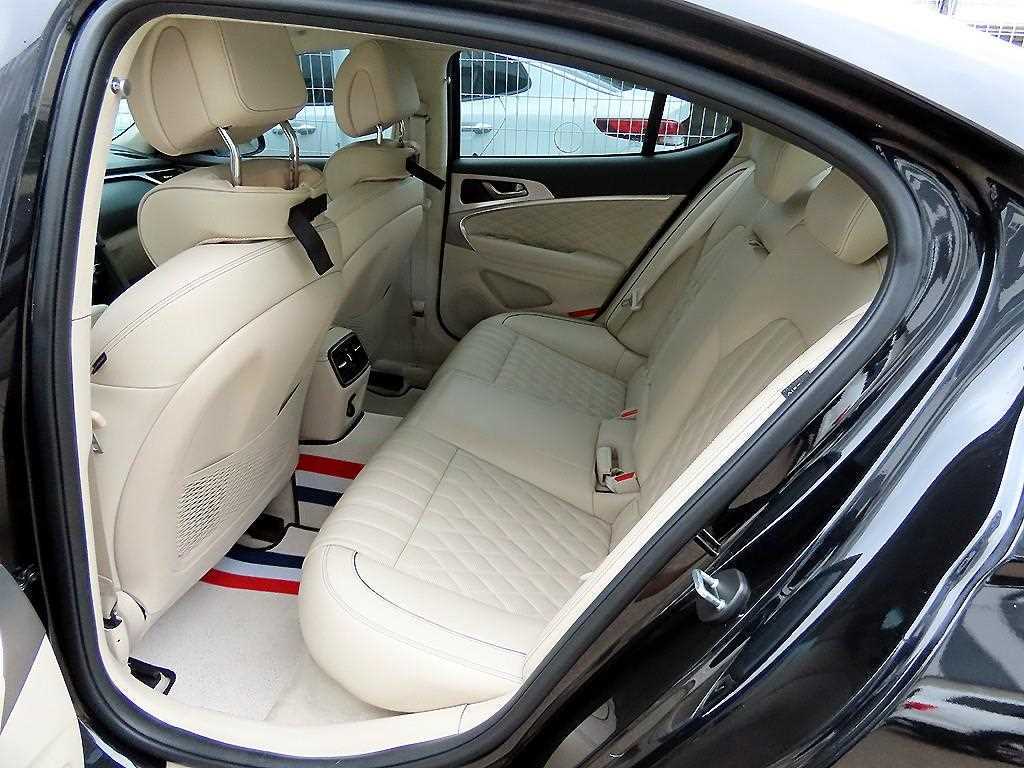 Genesis G70 — photo 06