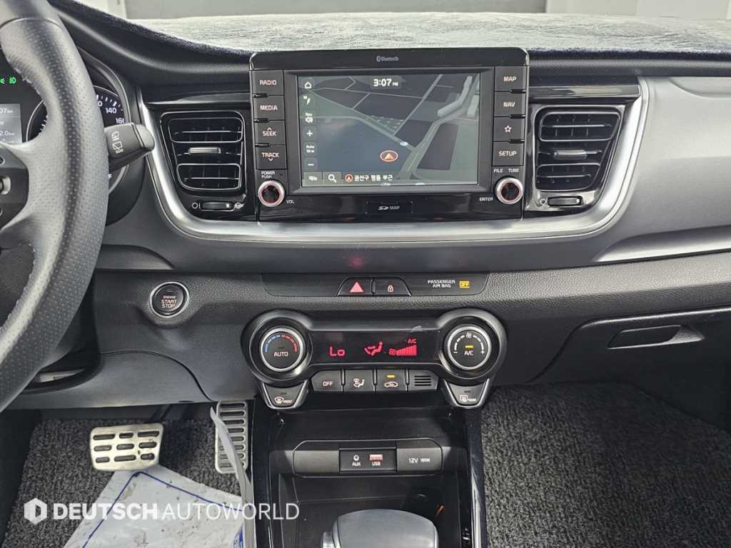 Kia Stonic — photo 14