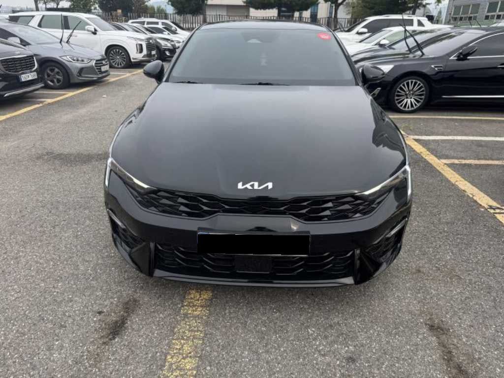 Kia K5 — photo 01