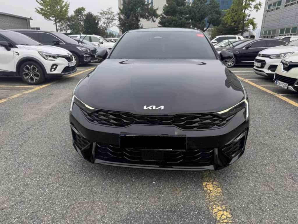 Kia K5 — photo 01