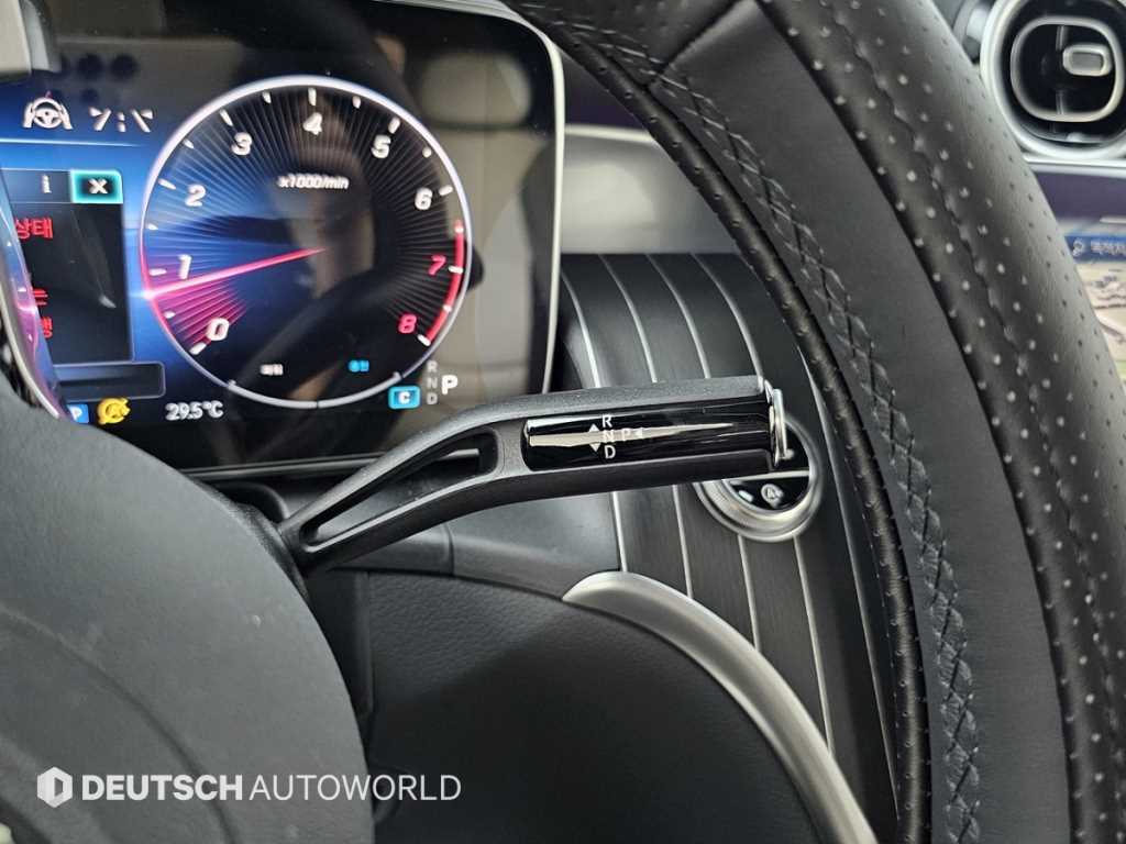 Mercedes-Benz GLC-Class — photo 09