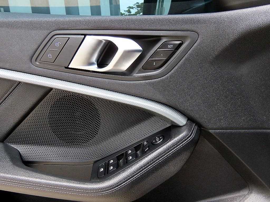 BMW 1-Series — photo 11