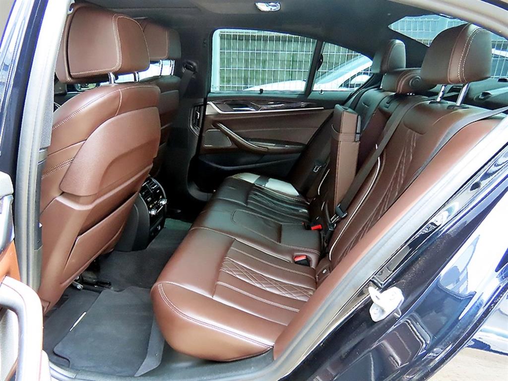 BMW 5-Series — photo 06
