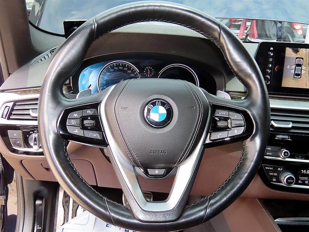 BMW 5-Series — photo 08