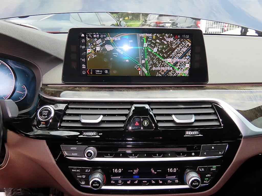 BMW 5-Series — photo 14