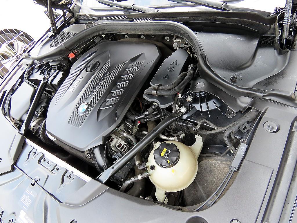 BMW 5-Series — photo 19