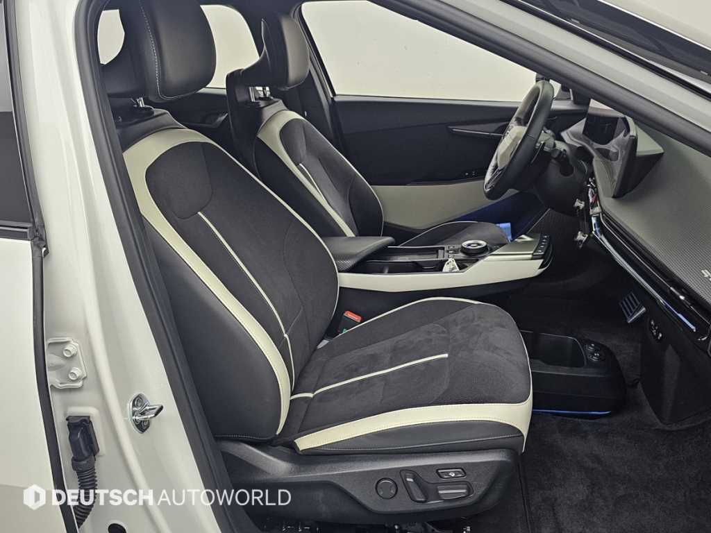 Kia EV6 — photo 09