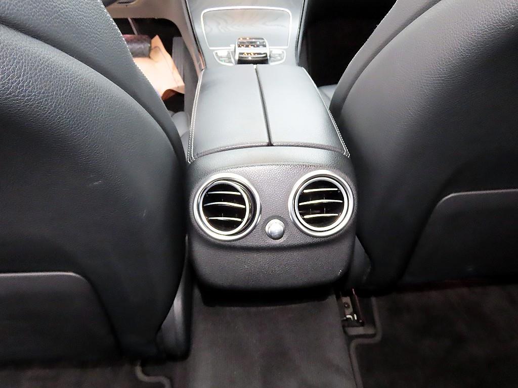 Mercedes-Benz C-Class — photo 17