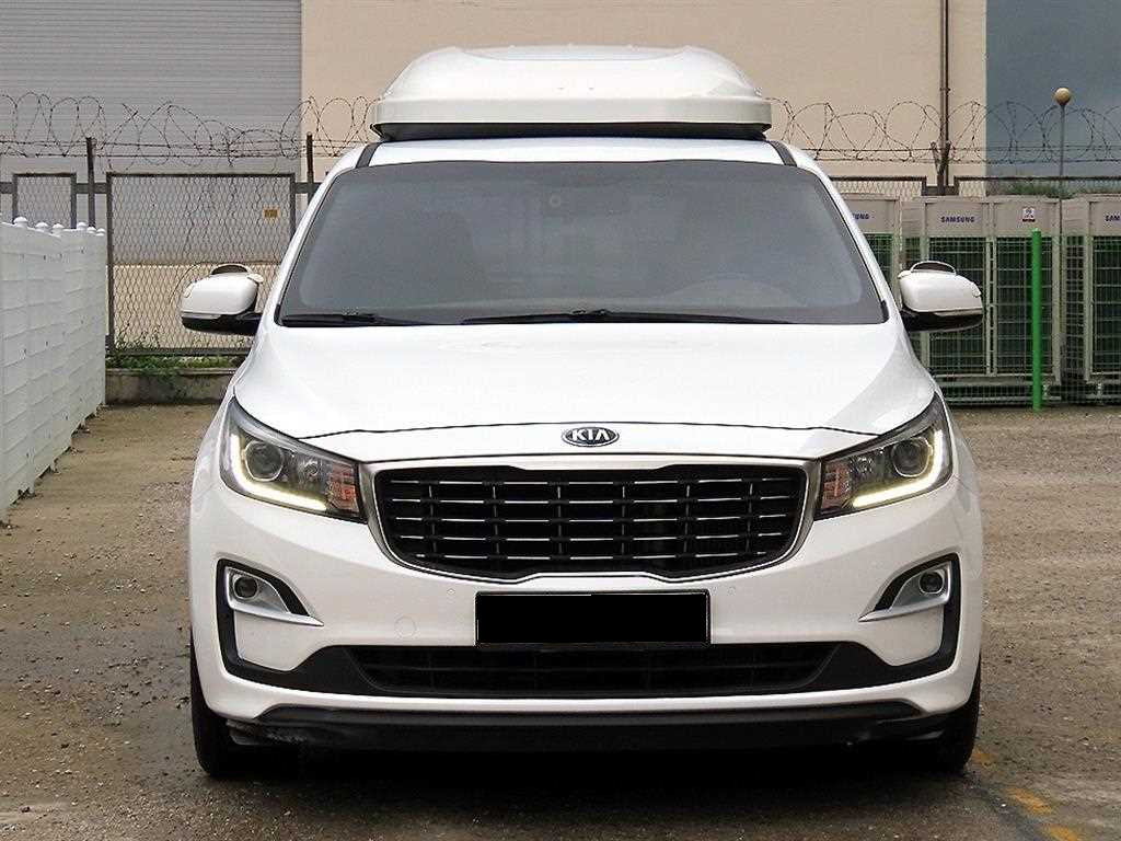 Kia Carnival — photo 01