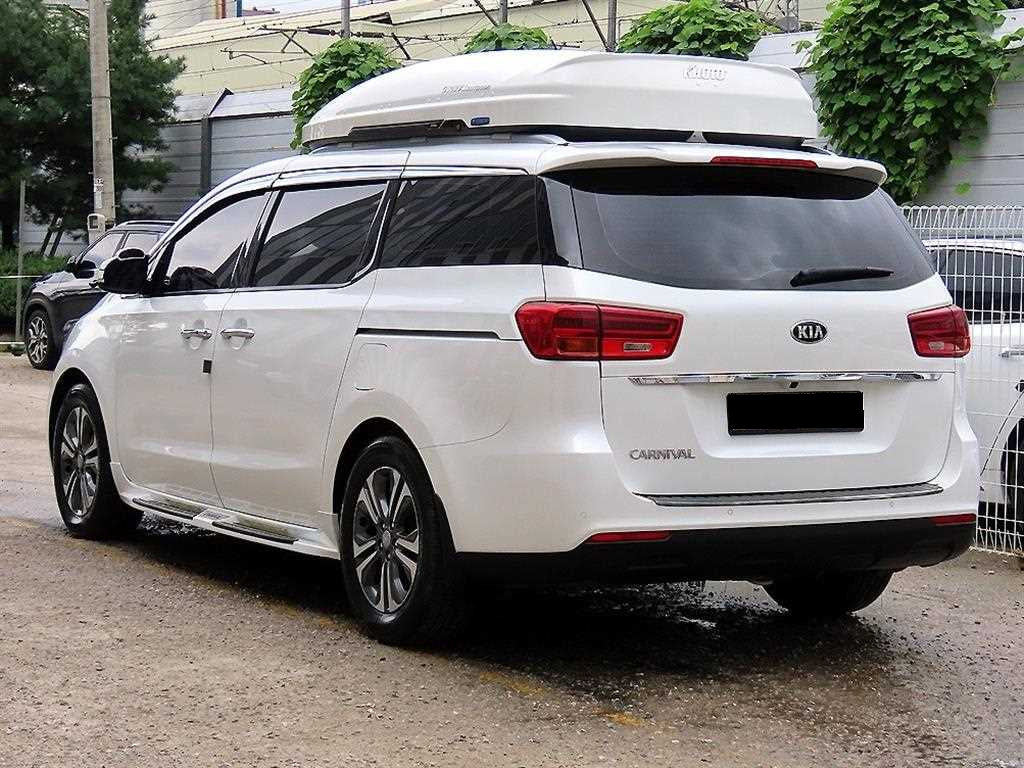 Kia Carnival — photo 03