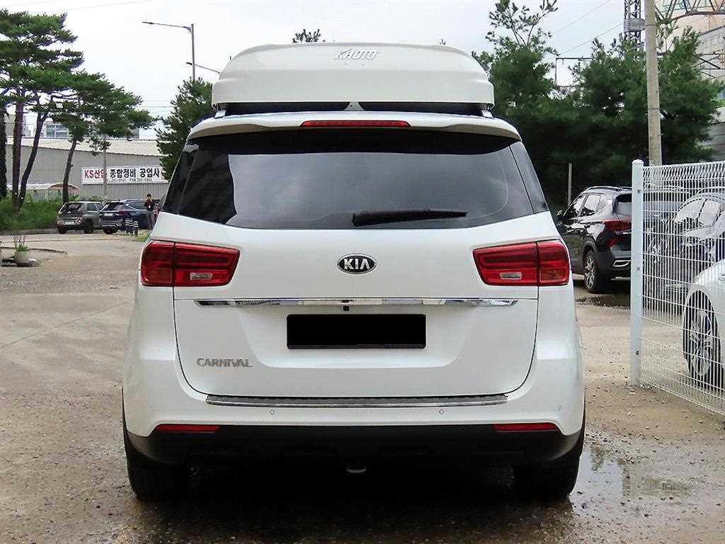 Kia Carnival — photo 04