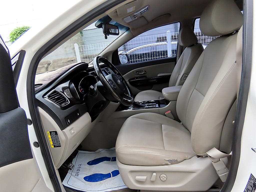 Kia Carnival — photo 05