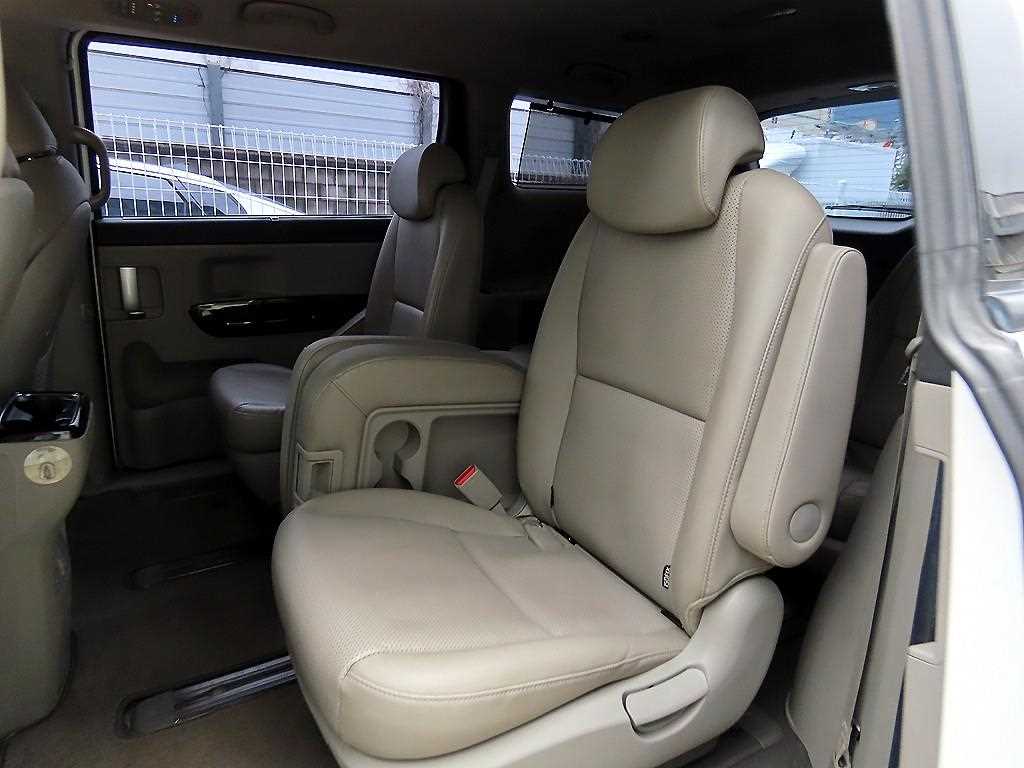 Kia Carnival — photo 06