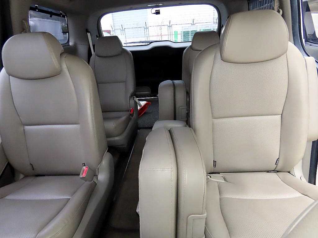 Kia Carnival — photo 07