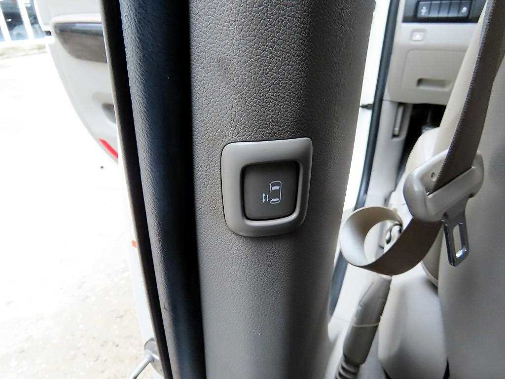 Kia Carnival — photo 16