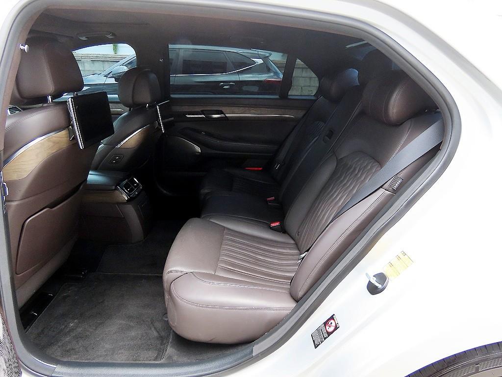 Genesis G90 — photo 06