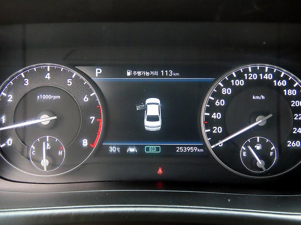Genesis G90 — photo 09