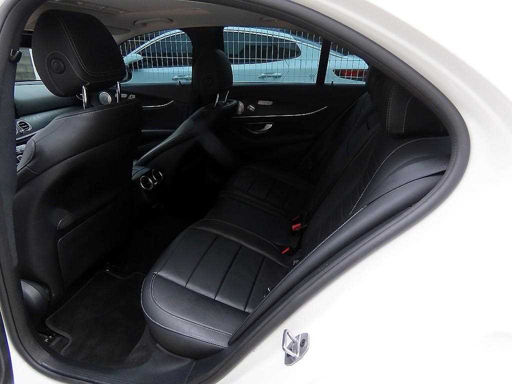 Mercedes-Benz E-Class — photo 06