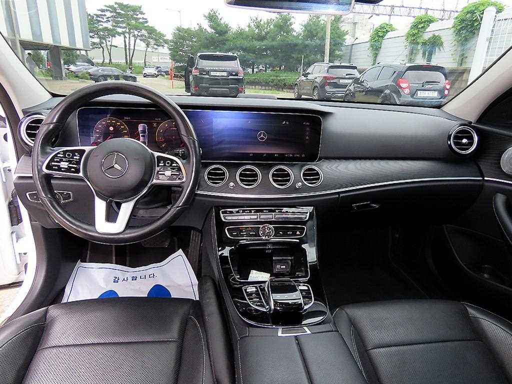 Mercedes-Benz E-Class — photo 07
