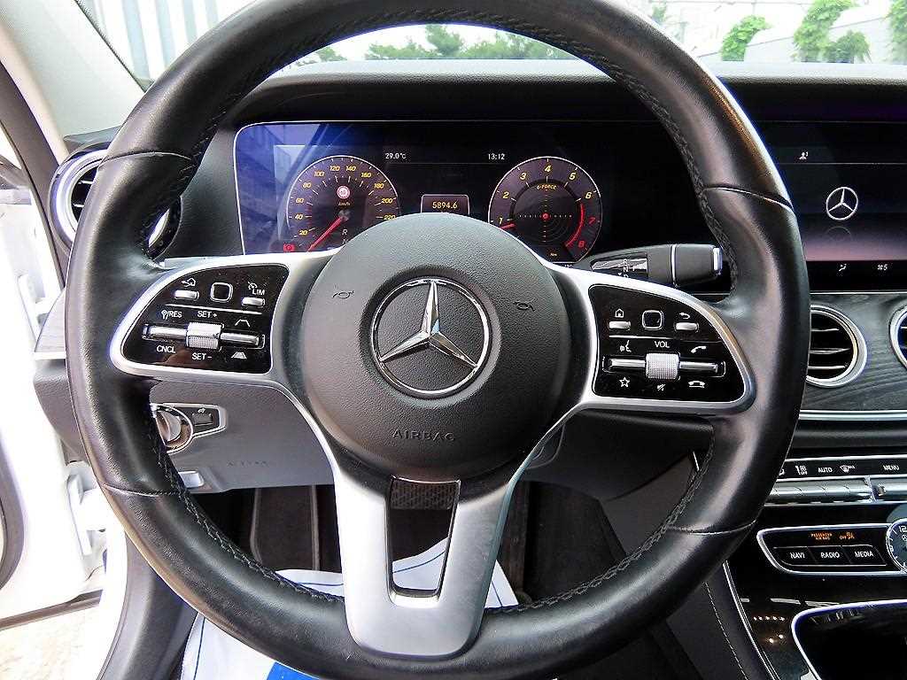 Mercedes-Benz E-Class — photo 08