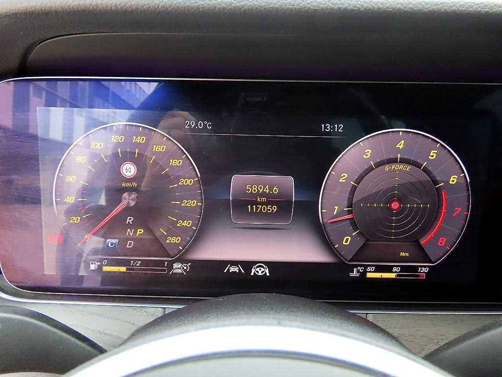 Mercedes-Benz E-Class — photo 09