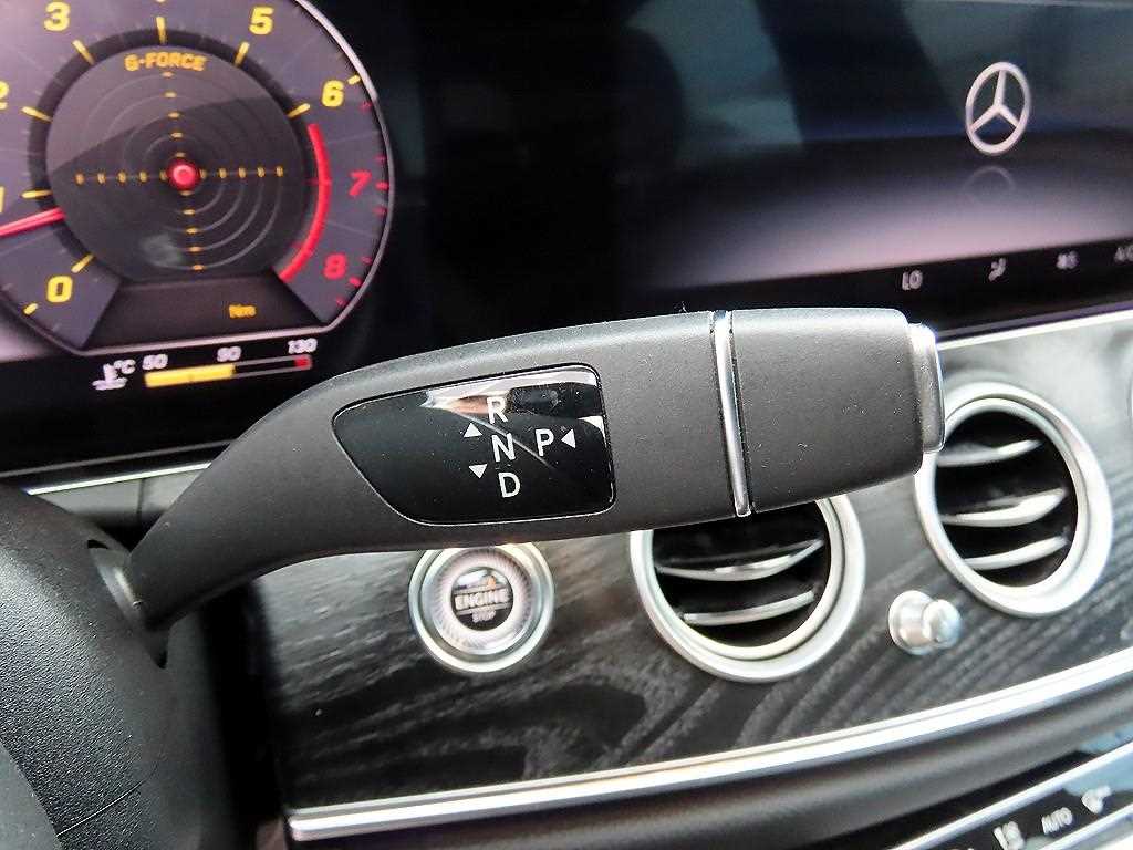 Mercedes-Benz E-Class — photo 11
