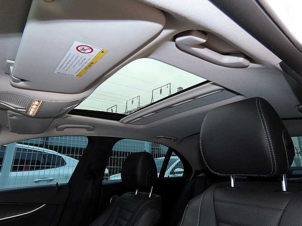 Mercedes-Benz E-Class — photo 16