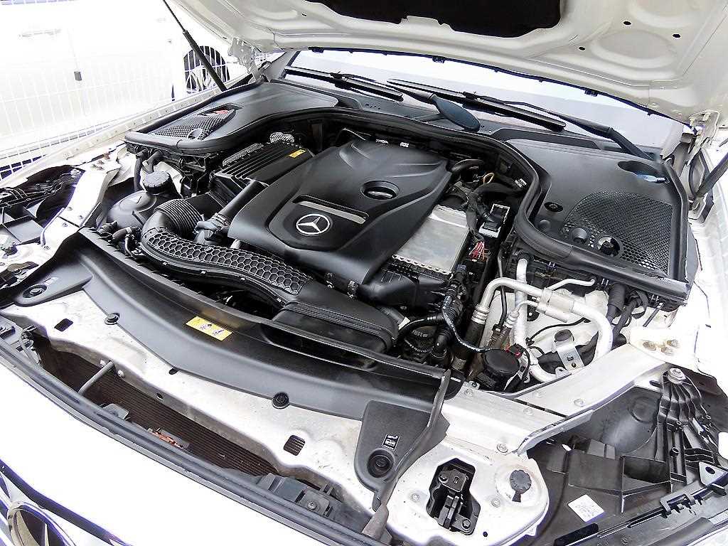 Mercedes-Benz E-Class — photo 20