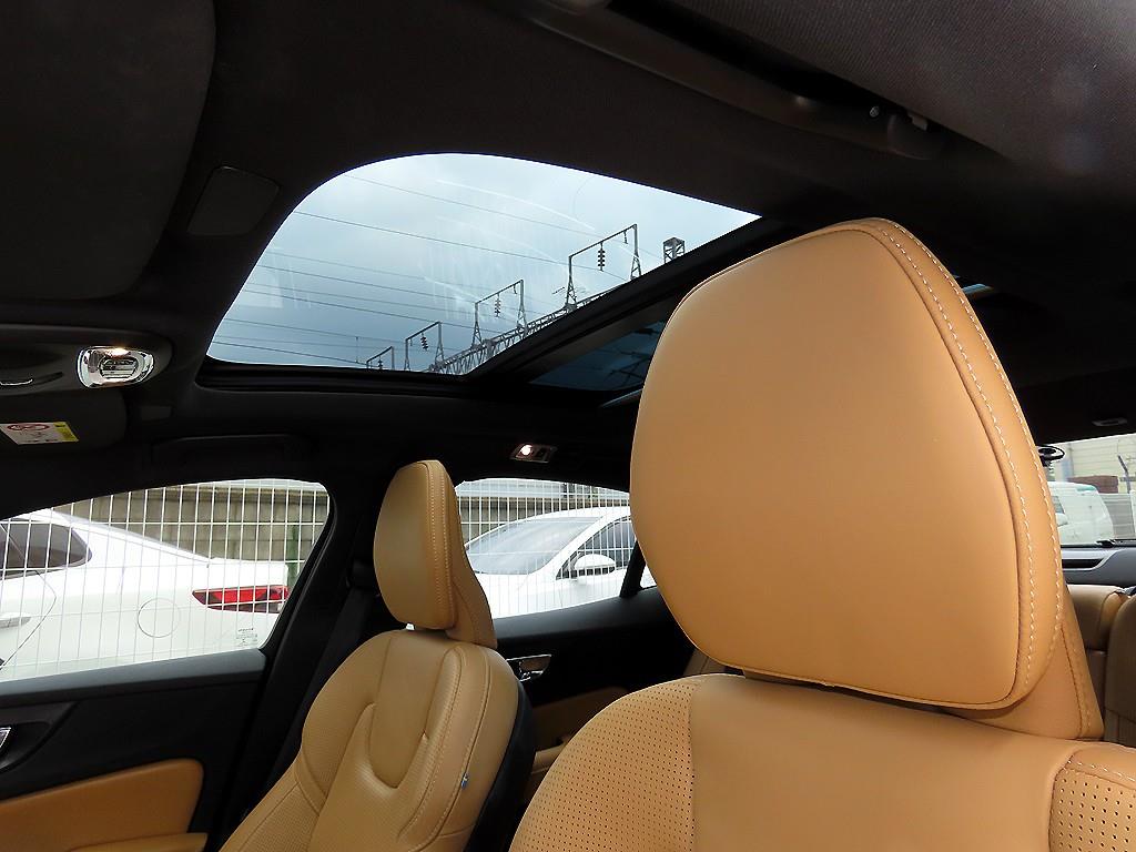 Volvo S60 — photo 17