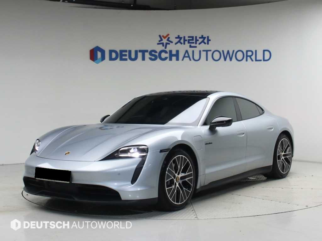 Porsche Taycan — photo 01