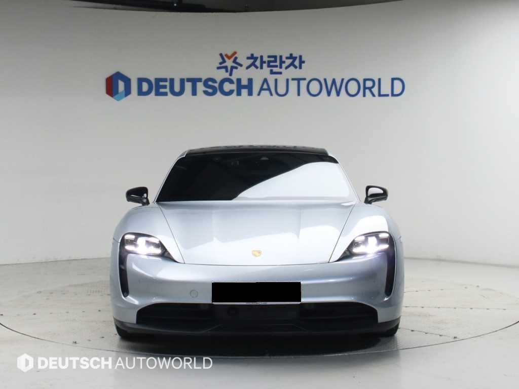 Porsche Taycan — photo 03