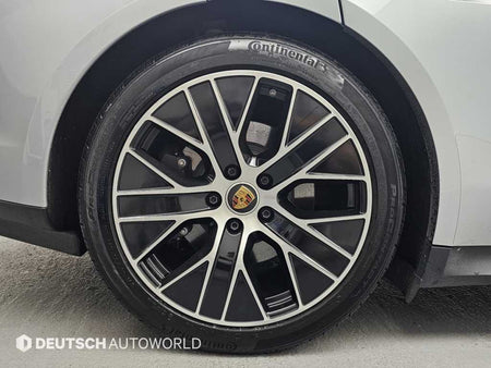 Porsche Taycan — photo 05