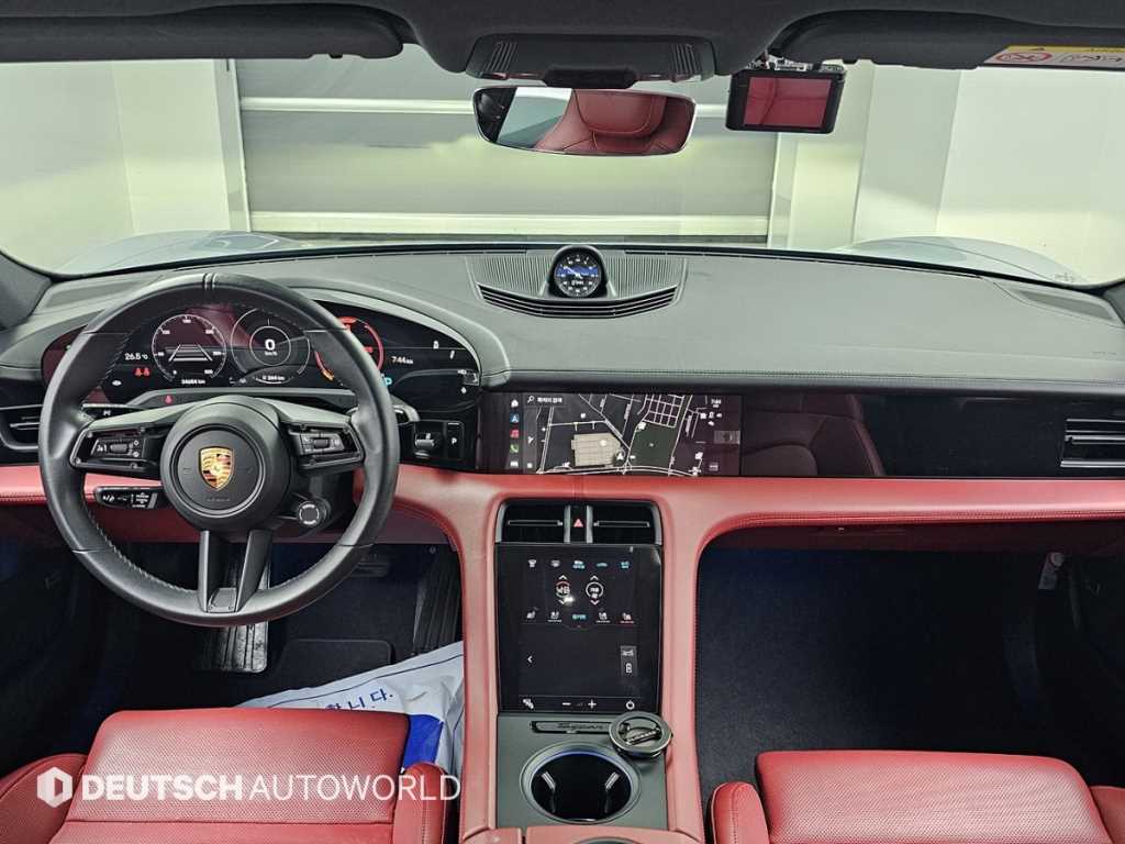 Porsche Taycan — photo 07