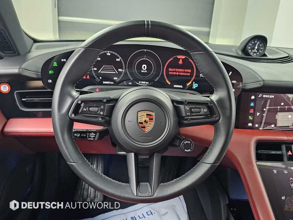 Porsche Taycan — photo 13