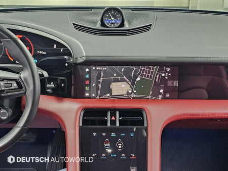 Porsche Taycan — photo 14