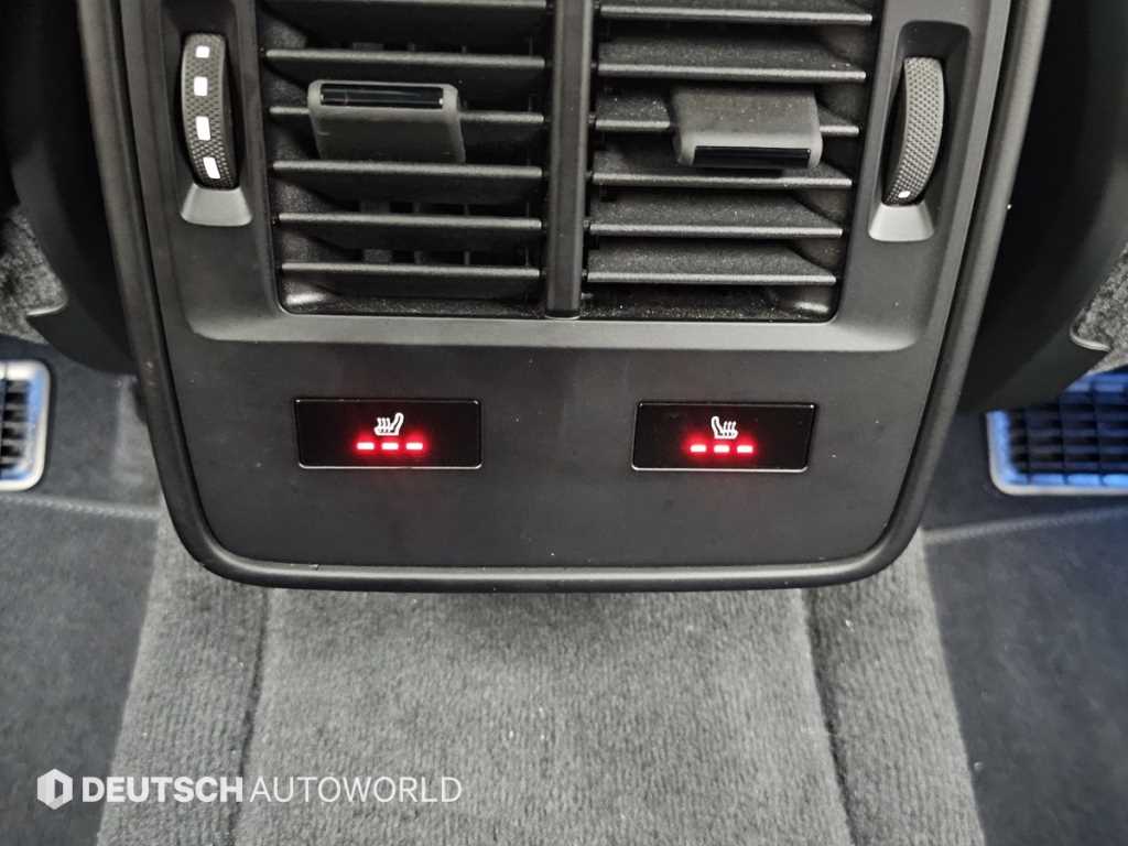 Porsche Taycan — photo 16