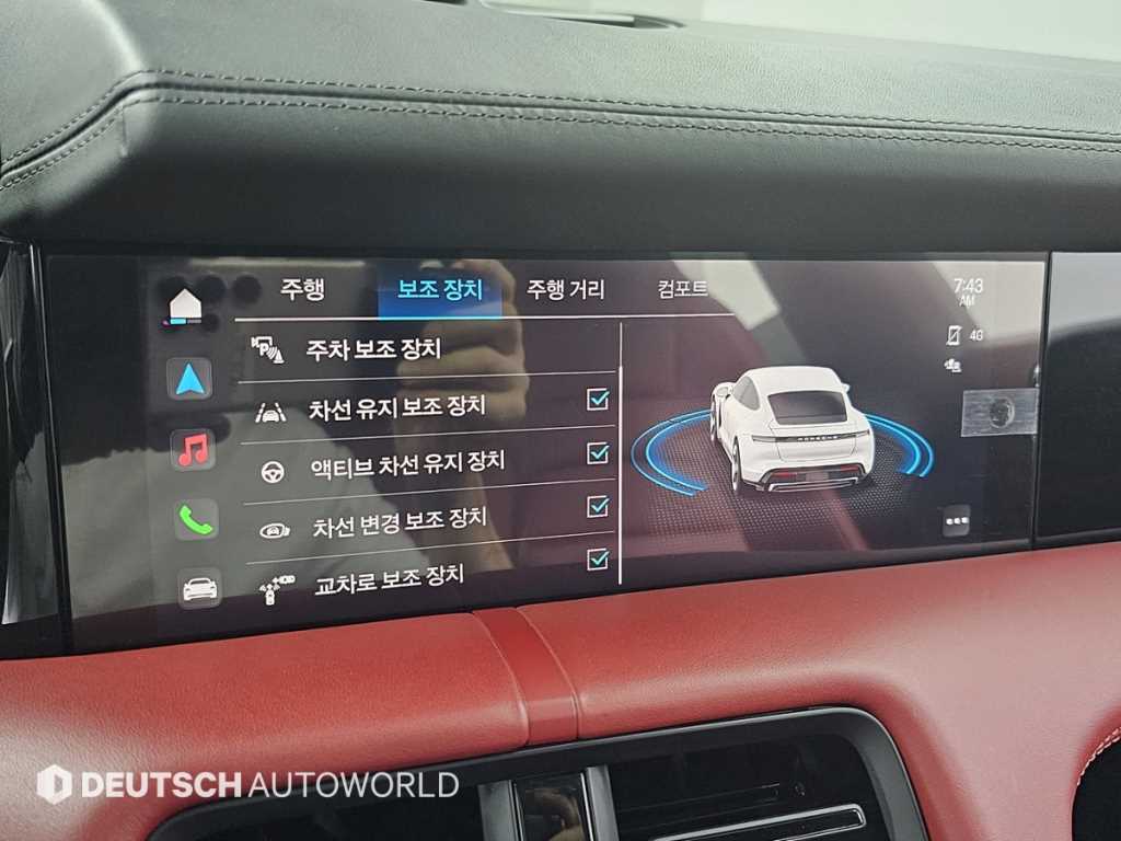 Porsche Taycan — photo 17