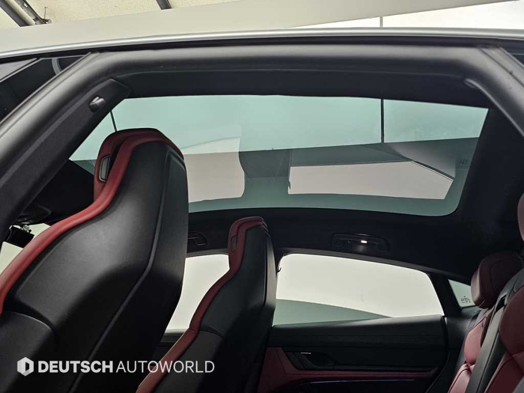 Porsche Taycan — photo 18