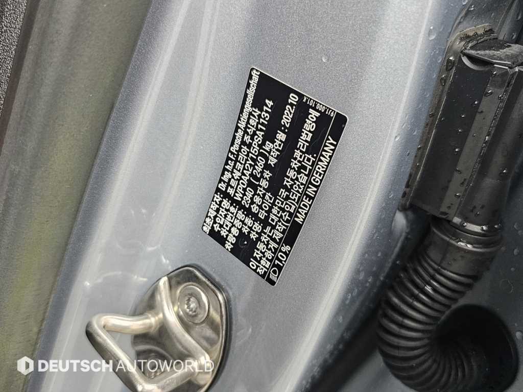 Porsche Taycan — photo 20
