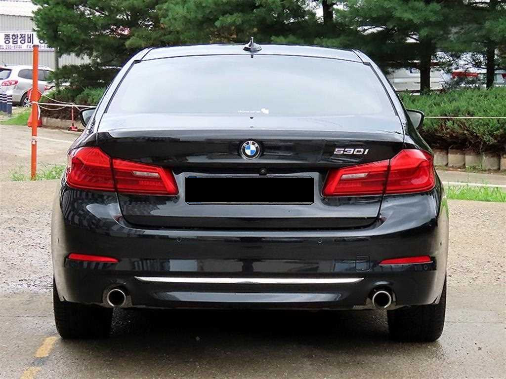 BMW 5-Series — photo 04