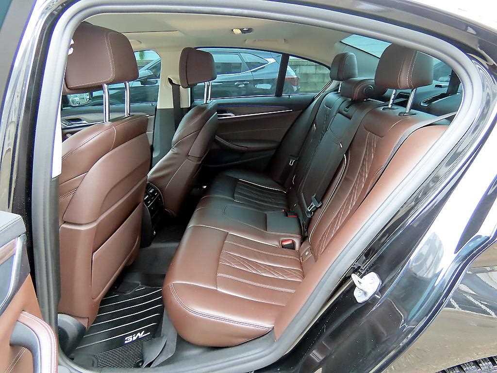 BMW 5-Series — photo 06