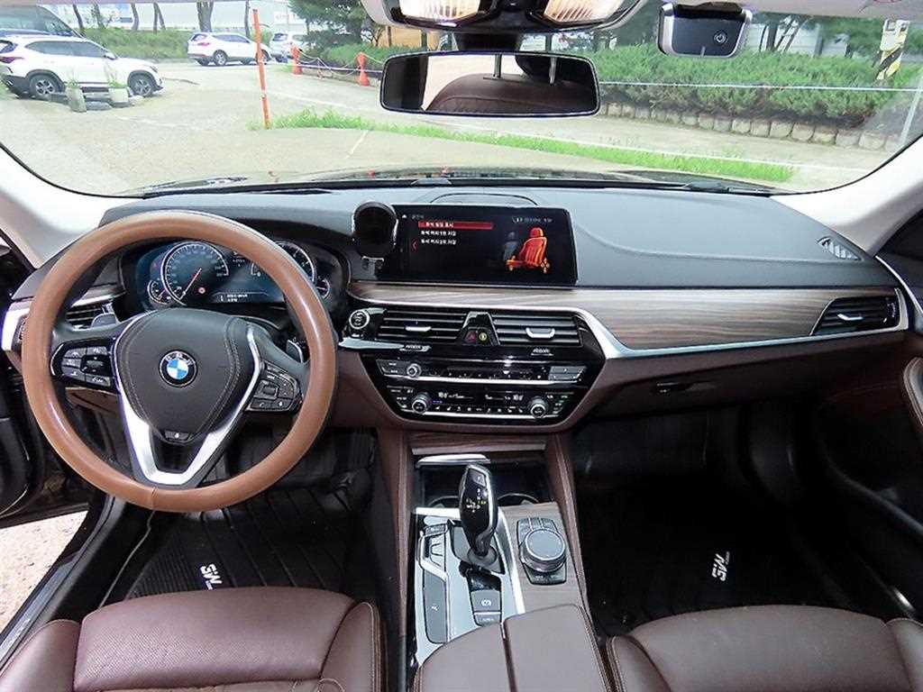 BMW 5-Series — photo 07
