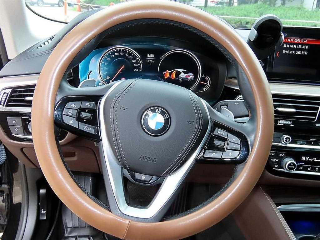 BMW 5-Series — photo 08