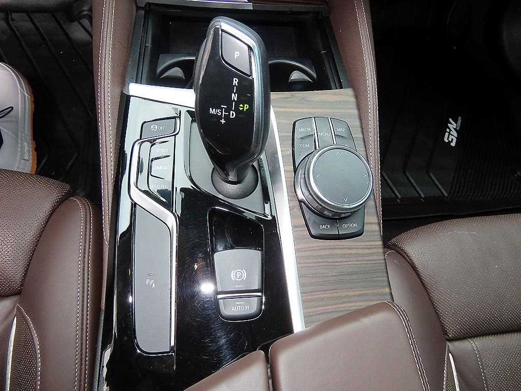 BMW 5-Series — photo 14