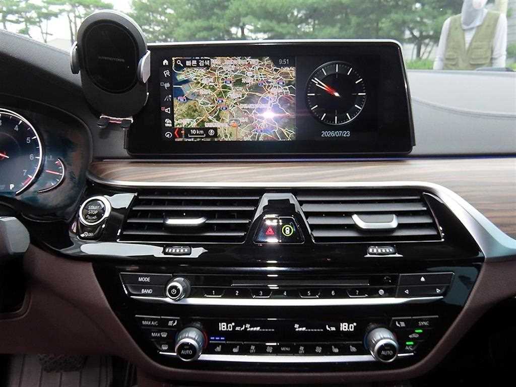 BMW 5-Series — photo 15